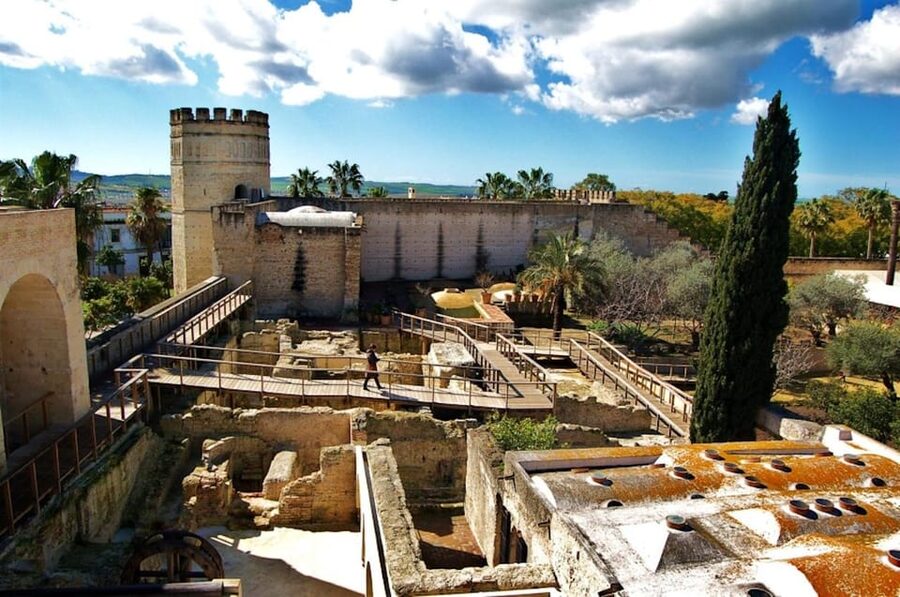 Jerez: City Guided Tour and the Alcazar - Starting in Plaza del Arenal