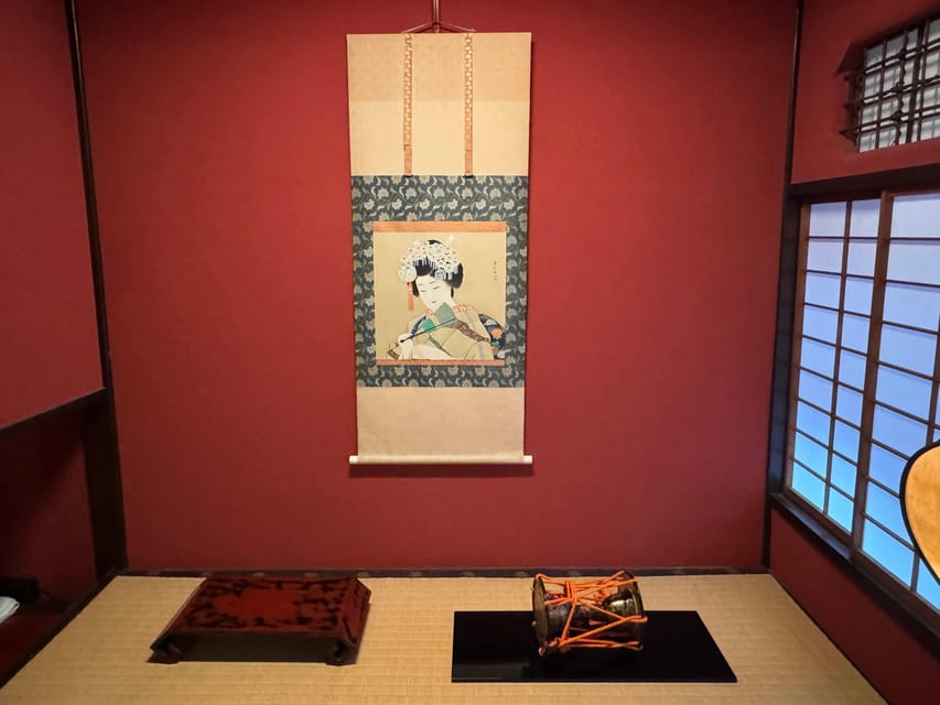 Kanazawa: Half-Day Private Tour - Garden, Castle, Geisha - Kenrokuen’s famous pond, pine, and hill