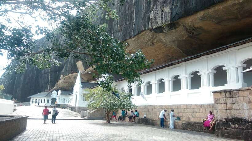 Kandy: Sigiriya Fortress & Cave Temple Full Day Private Tour - Dambulla’s painted cave shrines
