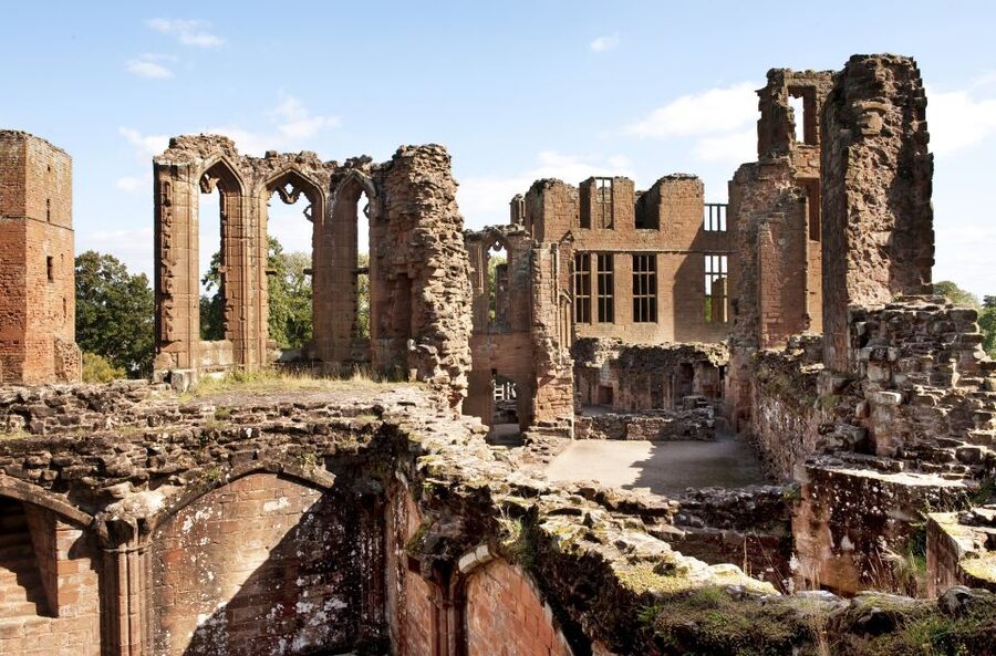 Kenilworth Castle and Elizabethan Garden Entry Ticket - The royal romance in the exhibition rooms