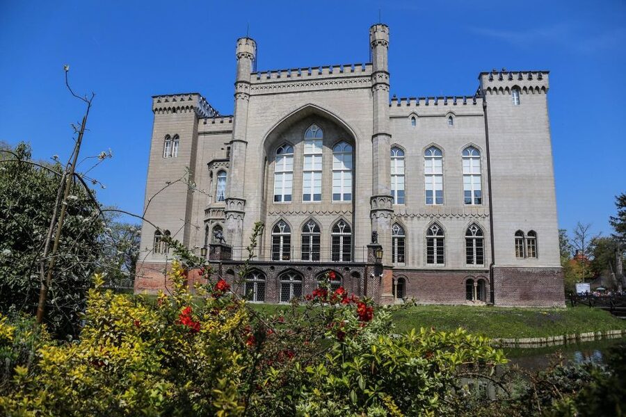 Kornik Castle and Rogalin Palace Half-Day Private Tour - What the private format changes