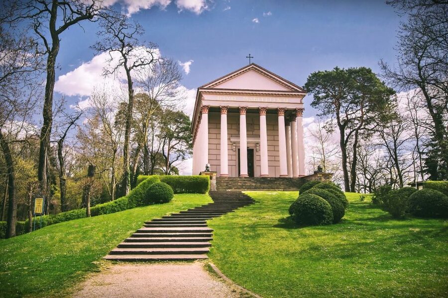 Kornik Castle and Rogalin Palace Half-Day Private Tour - Who will enjoy this half-day outing?