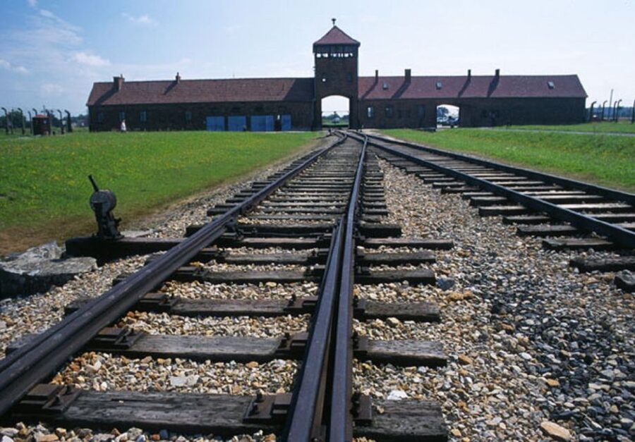 Kraków: 3-Day Wawel Castle, Wieliczka, and Auschwitz Tour - Why this three-day Kraków plan works
