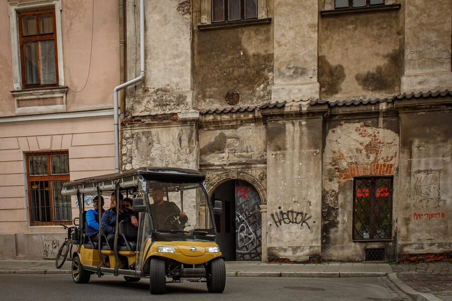 Krakow: Old Town and Wawel Castle Guided Golf Cart Tour - Key points to know before booking