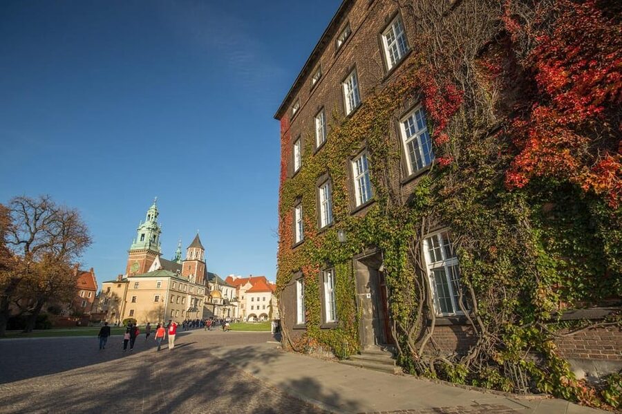 Krakow: Rynek Underground & Wawel Castle, Cathedral Tour - What the four-hour schedule means