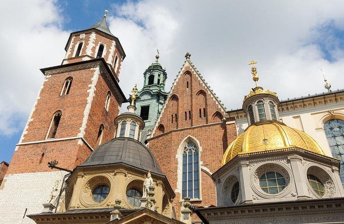 Krakow's Essential Tour of the Old Town and Wawel Castle - From St. Mary’s trumpet to the royal hill