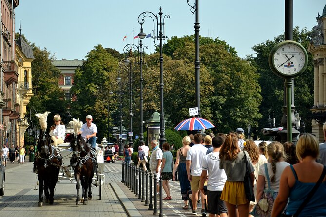Krakow's Essential Tour of the Old Town and Wawel Castle - St. Mary’s Basilica and the unfinished tune