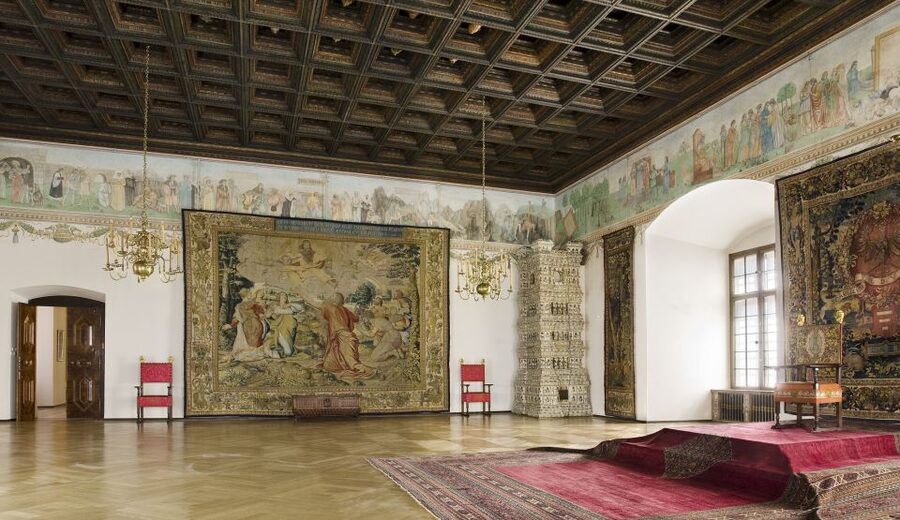 Krakow: Skip the Line Wawel Castle & Cathedral Private Tour - Inside the State Rooms with a private guide
