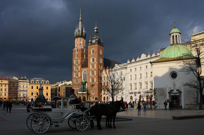Krakow: Skip-the-Line Wawel Castle & Old Town Guided Tour - Why Wawel Castle makes a strong starting point