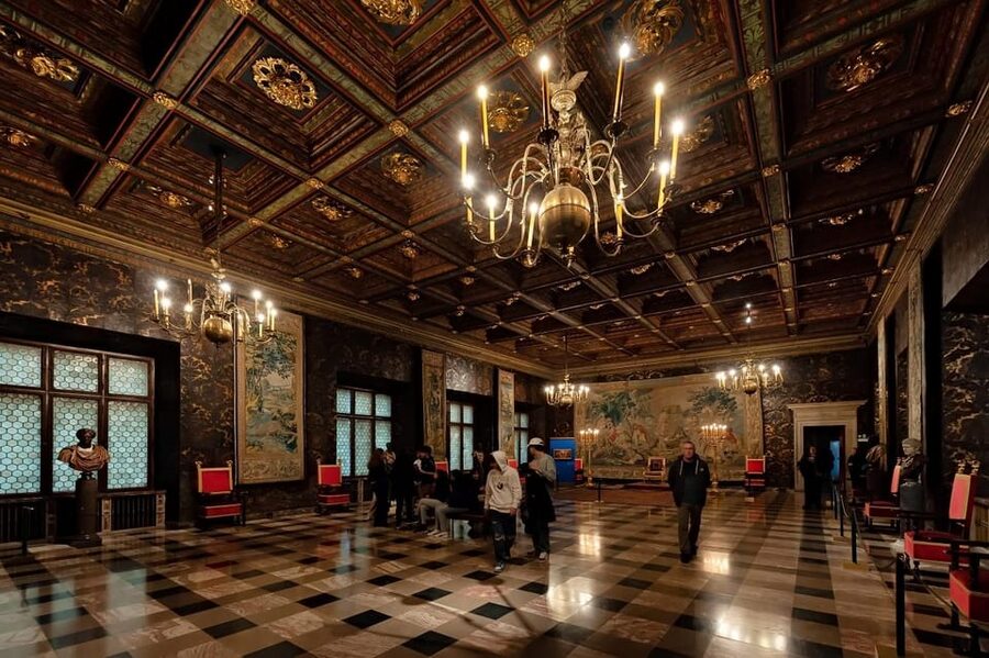 Krakow: Wawel Castle and Cathedral Guided Tour - Why Wawel Hill matters in Krakow