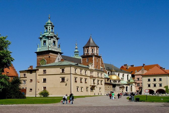 Krakow: Wawel Castle & Cathedral Guided Tour - The crypts: kings, poets, and national heroes