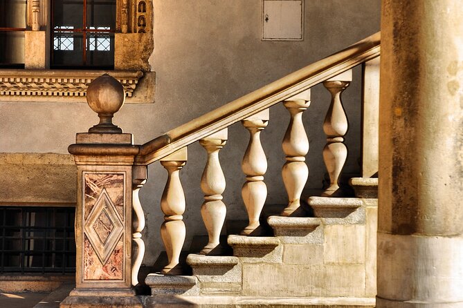 Krakow: Wawel Castle & Cathedral Guided Tour - How the guiding changes the experience