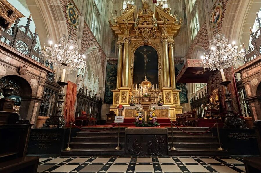 Krakow: Wawel Castle & Cathedral, Old Town & City Basilica - Touching the Sigismund Bell