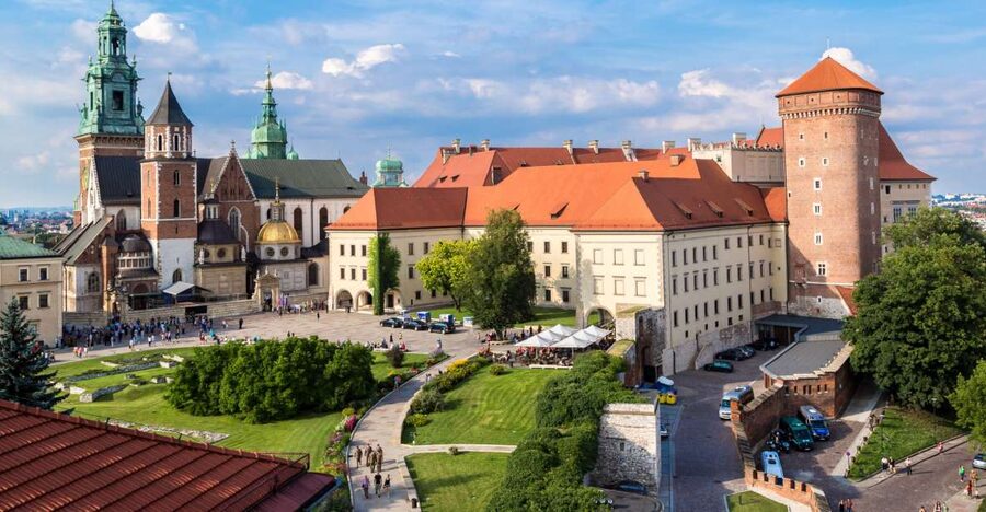 Krakow: Wawel Castle, Cathedral, Rynek Underground & Lunch - A practical lunch break between two major sights