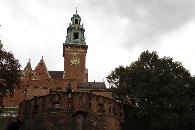 Krakow: Wawel Castle Guided Tour - Why Wawel Castle matters in Krakow