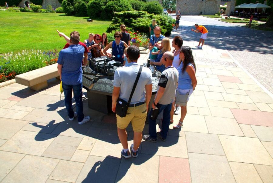 Krakow: Wawel Castle Guided Tour with Entry Tickets - Key points to know before you book