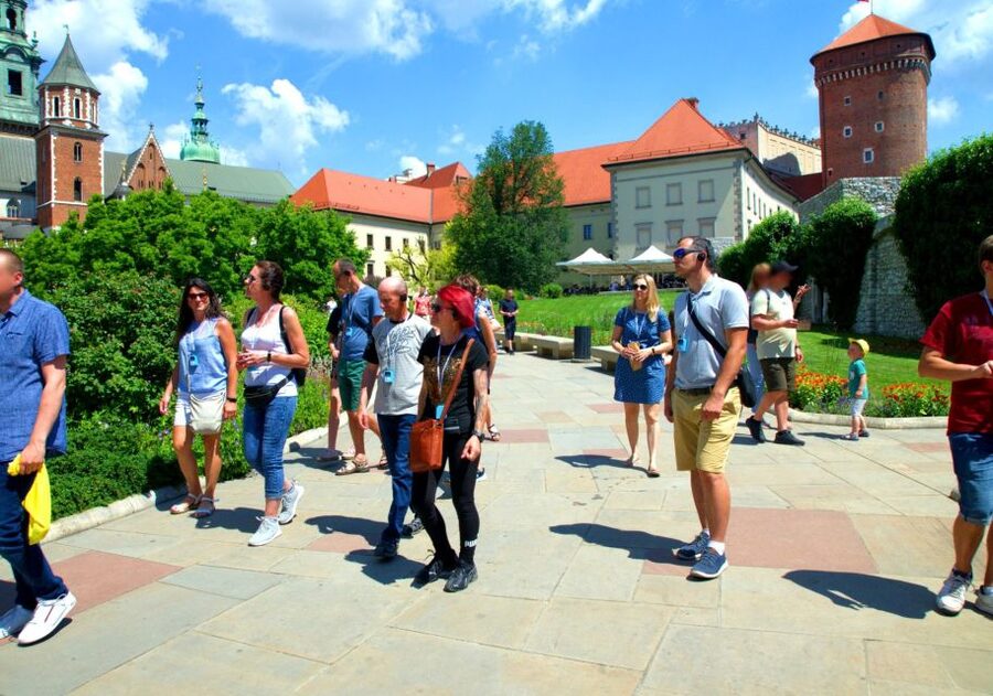 Krakow: Wawel Castle Guided Tour with Entry Tickets - What you see inside the castle