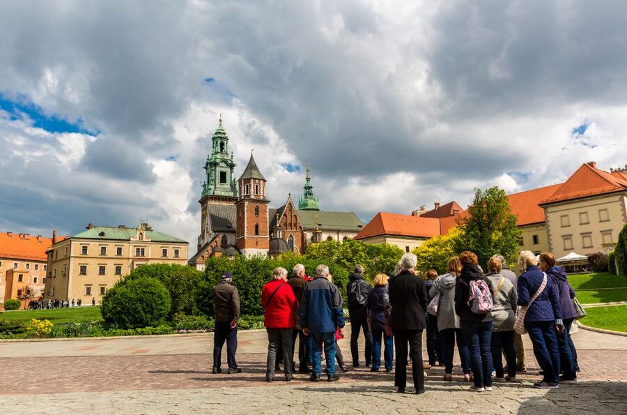 Krakow: Wawel Castle Guided Tour with Entry Tickets - Royal apartments, treasury, armoury, and archaeology