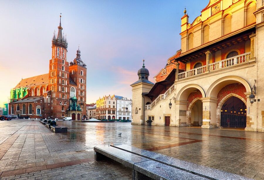 Krakow: Wawel Castle Guided Tour with Skip-The-Line Entry - How the options affect your visit