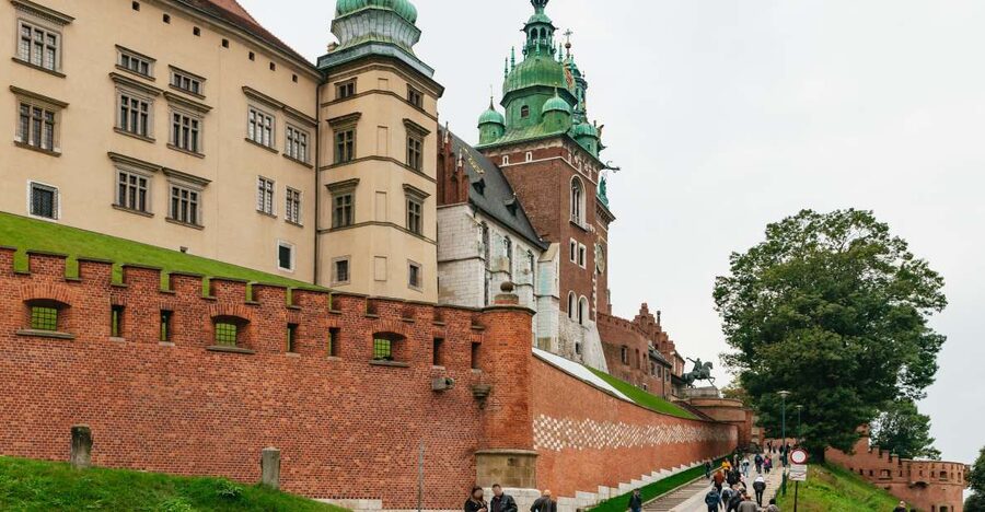 Krakow: Wawel Royal Hill with Optional Castle and Cathedral - Through the Arms Gate to Kościuszko