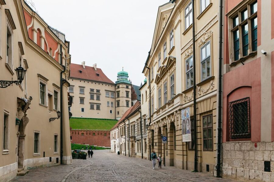 Krakow: Wawel Royal Hill with Optional Castle and Cathedral - The medieval courtyard and Austrian Hospital