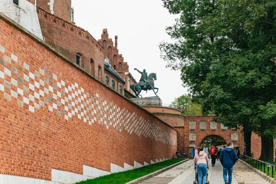 Krakow: Wawel Royal Hill with Optional Castle and Cathedral - Adding the Royal Wawel Castle