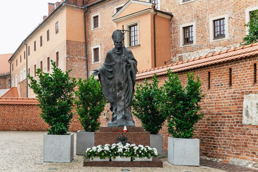 Krakow: Wawel Royal Hill with Optional Castle and Cathedral - Wawel Cathedral and appropriate clothing