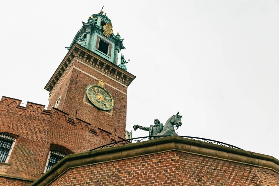 Krakow: Wawel Royal Hill with Optional Castle and Cathedral - Kanonicza Street and the first view of the hill