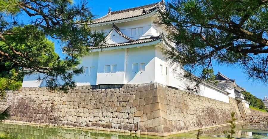 Kyoto: Imperial Palace & Nijo Castle Guided Walking Tour - Why pairing the shogun’s castle with the emperor’s palace works