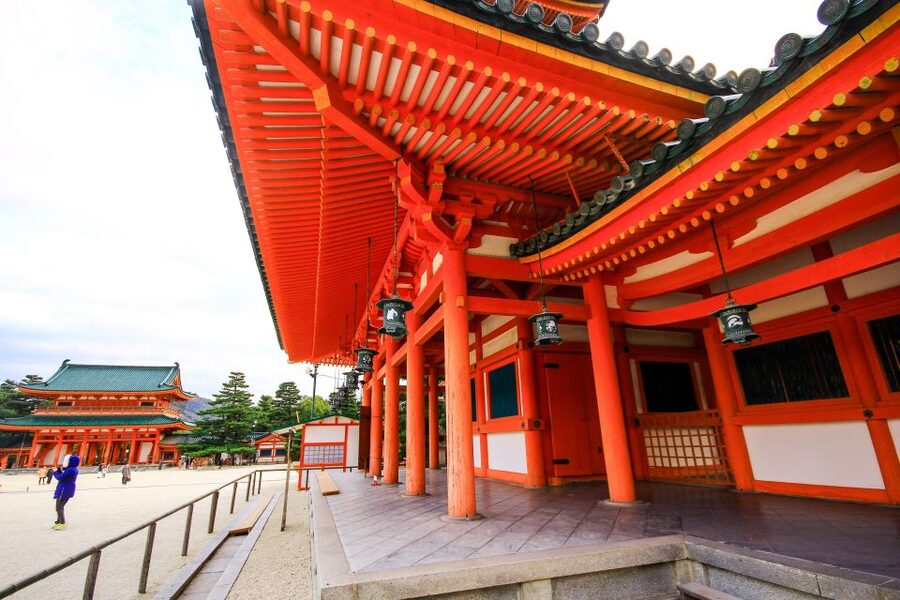 Kyoto: Imperial Palace & Nijo Castle Guided Walking Tour - Kyoto Imperial Palace: a quieter look at imperial life