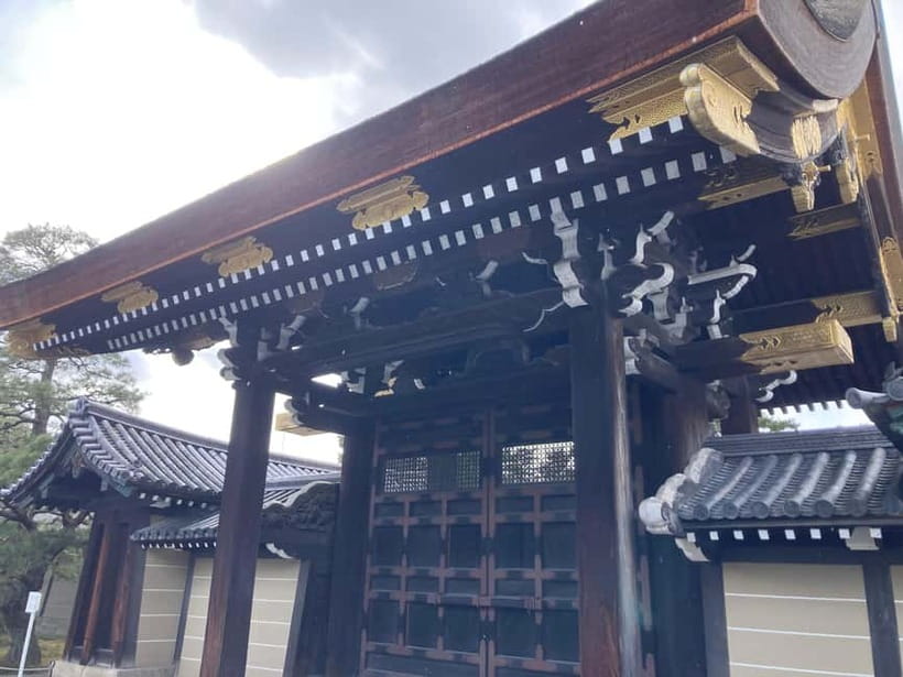 Kyoto: Nijo Castle and Kyoto Imperial Palace Guided Tour - The walk between the sites adds useful context