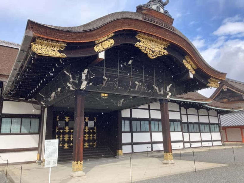 Kyoto: Nijo Castle and Kyoto Imperial Palace Guided Tour - The guides are the main reason to book