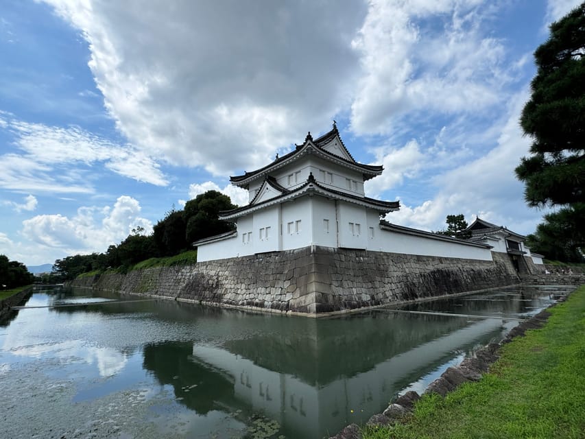 Kyoto: Nijo Castle & Gardens 2-Hour Guided Tour - How the guides shape the experience