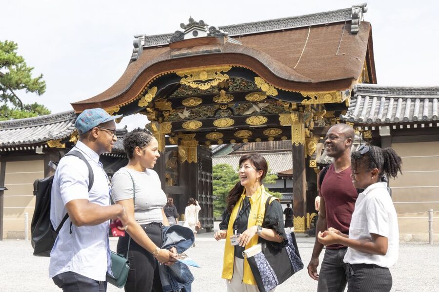 Kyoto: Nijo-jo Castle and Ninomaru Palace Guided Tour - Key points to know before you book
