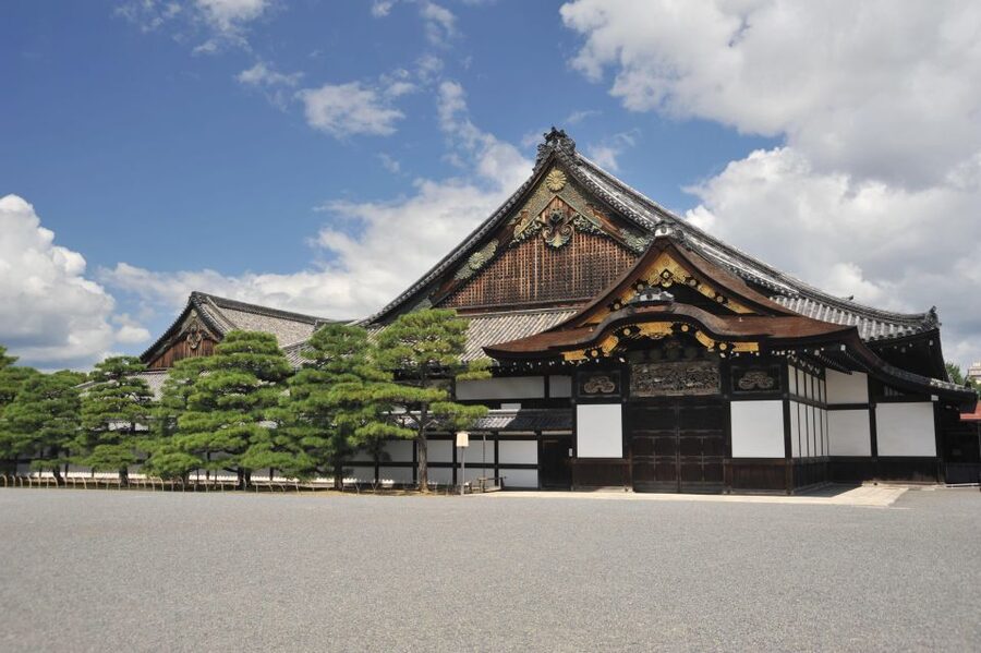 Kyoto: Nijo-jo Castle and Ninomaru Palace Guided Tour - The restricted areas add real value
