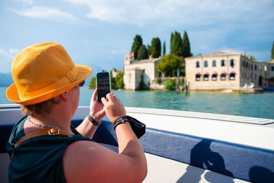 Lake Garda: Historic Castle Cruise with Wine Tasting - Sirmione’s ancient shore and the Grottoes of Catullus