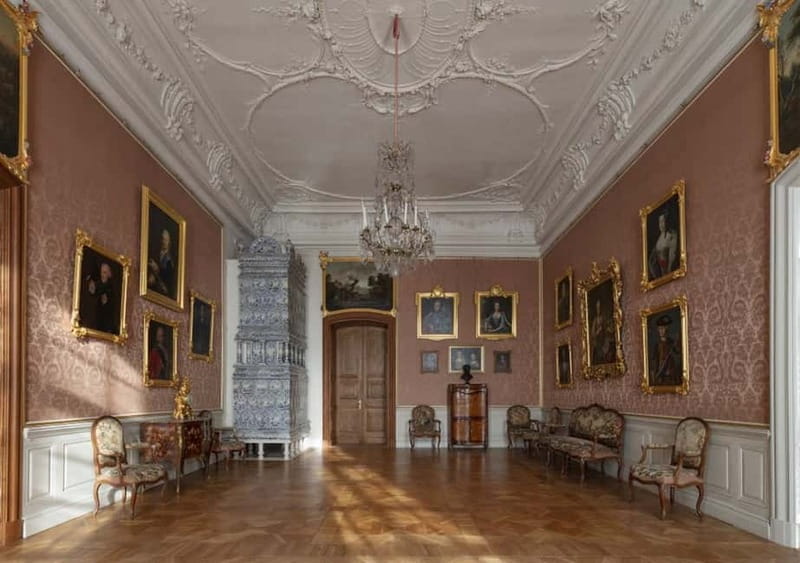 Latvian Palace and Medieval Castle Private Trip - How the eight-hour schedule works