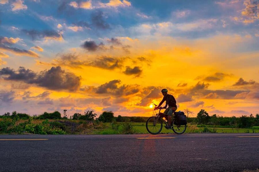 Lecce: e-bike tour to the sea with Salento brunch at the castle of Acaia - Leaving Lecce through olive country