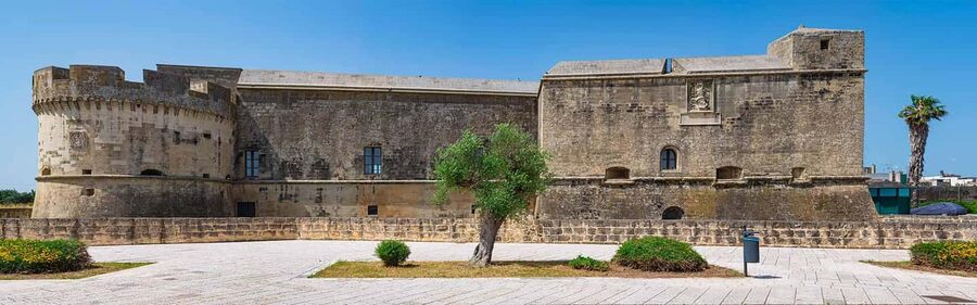 Lecce: e-bike tour to the sea with Salento brunch at the castle of Acaia - San Cataldo and the first Adriatic stop