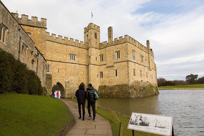 Leeds Castle, Cliffs of Dover and Canterbury Day Trip from London with Guided Cathedral Tour - Canterbury Cathedral and the story of Thomas Becket