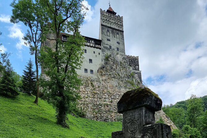 Legends & Stories from Transylvania -2 Castles & Brasov Old Town - Peles Castle and the Sinaia mountain setting