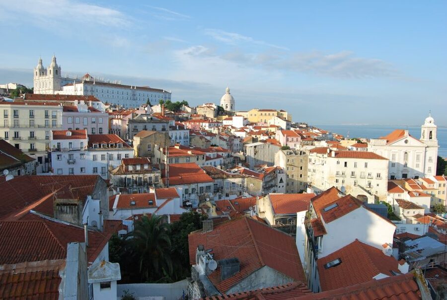 Lisbon: Alfama and São Jorge Castle Quarters Walking Tour - Through Alfama’s alleys and hidden squares