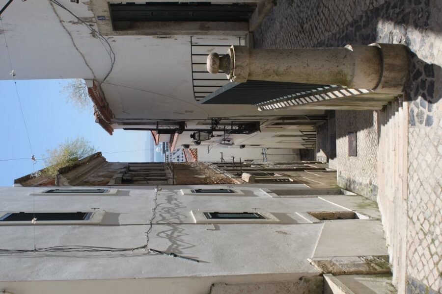 Lisbon: Alfama and São Jorge Castle Quarters Walking Tour - The old Jewish Quarter and the customs of fado