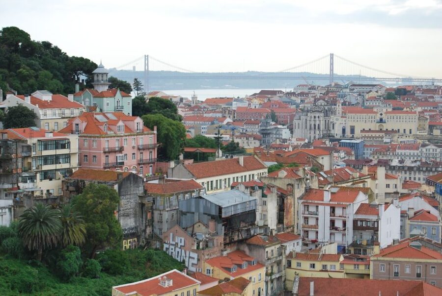 Lisbon: Alfama and São Jorge Castle Quarters Walking Tour - Starting at the House of Spikes
