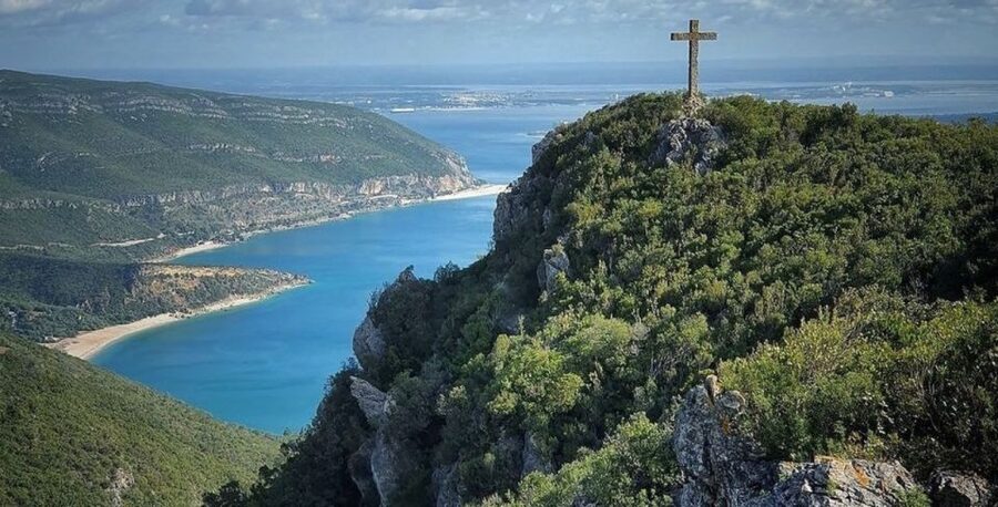 Lisbon: Arrábida & Sesimbra w/ Palmela Castle & Wine Tasting - Why this Setúbal day trip works