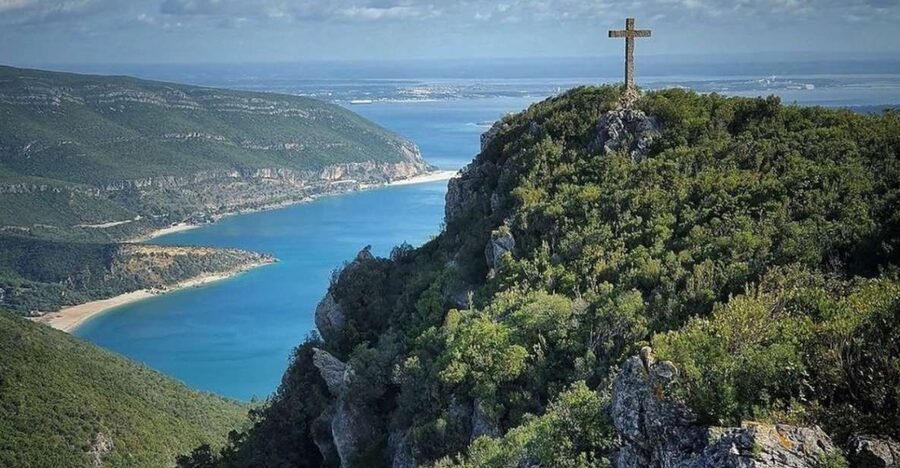Lisbon: Arrábida & Sesimbra w/ Palmela Castle & Wine Tasting - Palmela Castle and the wide view