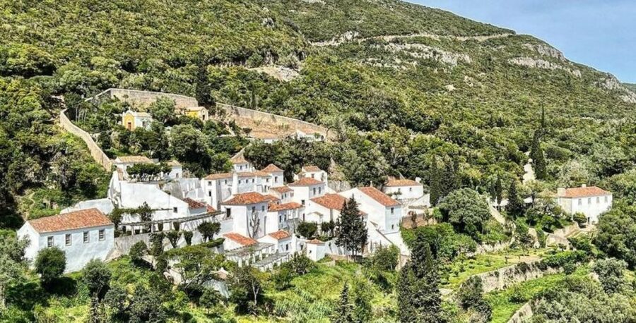 Lisbon: Arrábida & Sesimbra w/ Palmela Castle & Wine Tasting - Crossing the Vasco da Gama Bridge
