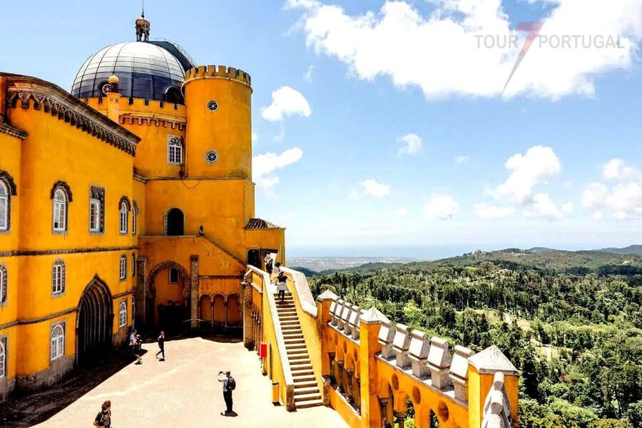Lisbon: Pena Palace, Moorish Castle, Qta. Regaleira & Sintra - The Moorish Castle and its stone battlements