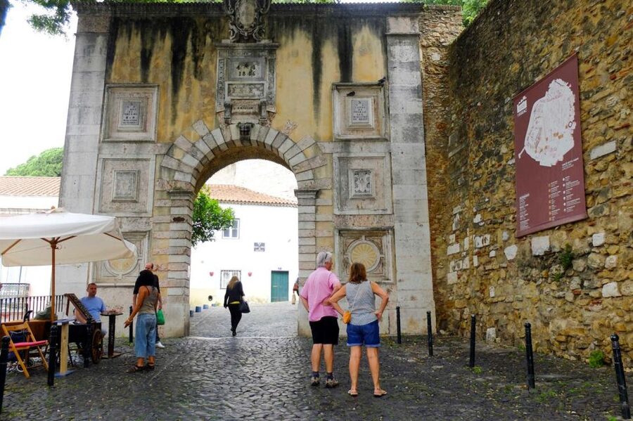 Lisbon: Saint George's Castle Entry Ticket and Guided Visit - What this tour does not include