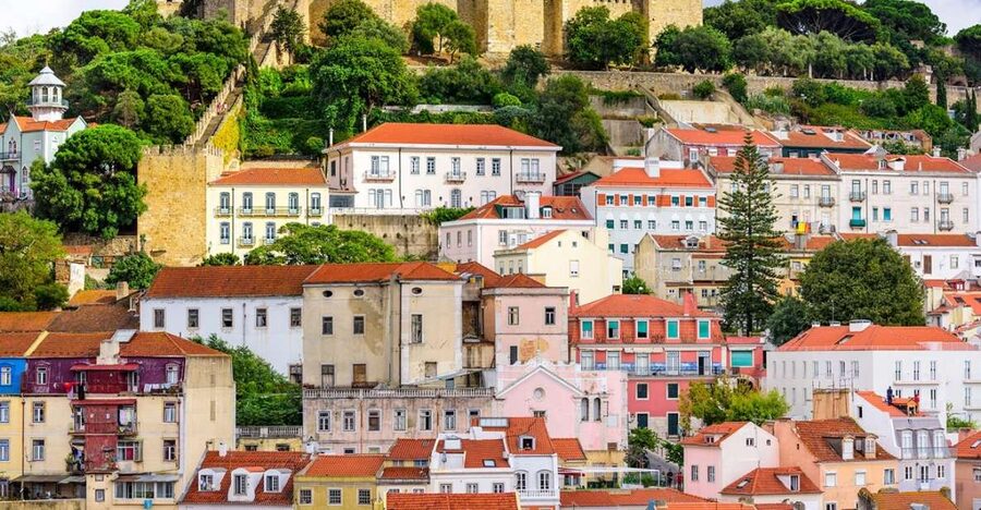 Lisbon: Saint George's Castle Entry Ticket and Guided Visit - The hilltop setting is half the reason to go